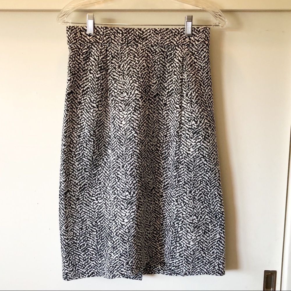 Lands’ End black and white career skirt size 6